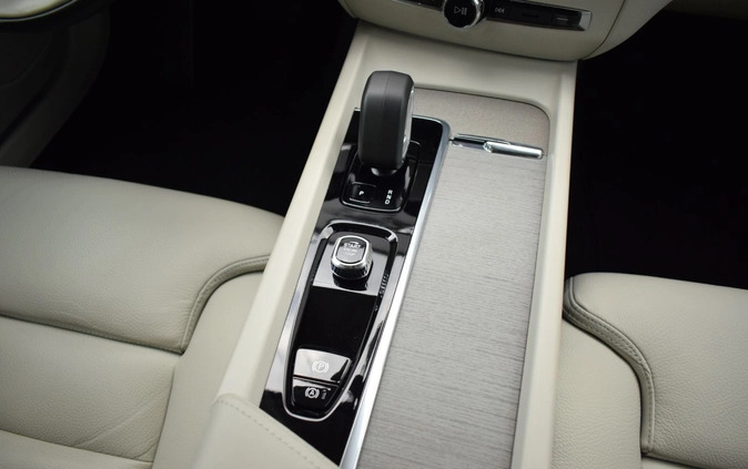 Volvo V60 cena 194900 przebieg: 26088, rok produkcji 2023 z Wrocław małe 352